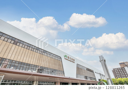 新潟県三条市 晴天のJR燕三条駅 新潟県三条市 晴天のJR燕三条駅 128811265