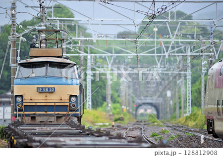 東海道本線　真鶴　JR貨物　EF66-52（吹田） 128812908