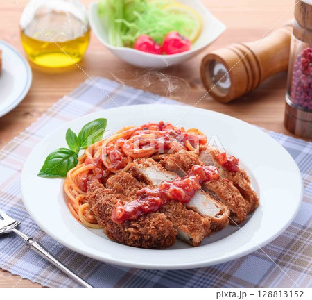 出来立て熱々!とんかつナポリタンの洋食ランチ 出来立て熱々!とんかつナポリタンの洋食ランチ 128813152