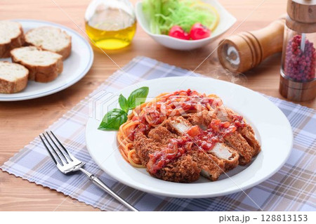 出来立て熱々!とんかつナポリタンの洋食ランチ 出来立て熱々!とんかつナポリタンの洋食ランチ 128813153