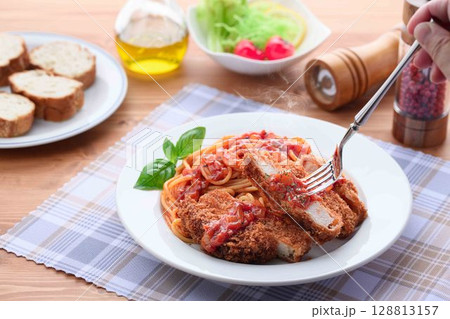 出来立て熱々!とんかつナポリタンの洋食ランチ 出来立て熱々!とんかつナポリタンの洋食ランチ 128813157
