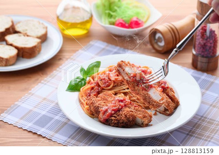 出来立て熱々！とんかつナポリタンの洋食ランチ 128813159