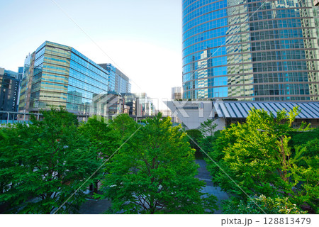 東京　品川駅周辺のビジネス街　品川インターシティ 128813479