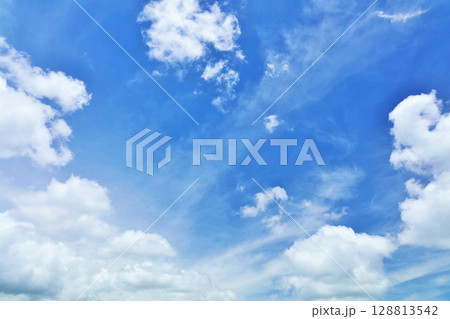 夏の青空と雲 夏の青空と雲 128813542