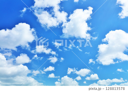 夏の青空と雲 夏の青空と雲 128813578