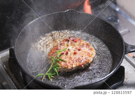 ハンバーグステーキ ハンバーグ 肉料理 ハンバーグセット 128813597