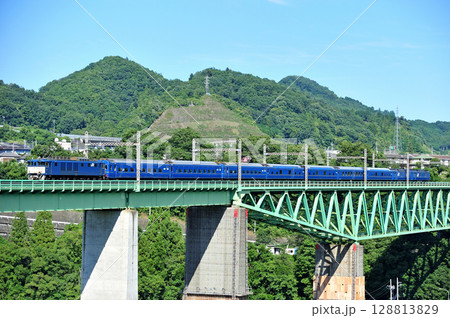 中央本線 鳥沢-猿橋 JR東日本 EF64-1052(高崎)+24系(尾久) 廃車回送 北斗星 中央本線 鳥沢-猿橋 JR東日本 EF64-1052(高崎)+24系(尾久) 廃車回送 北斗星 128813829