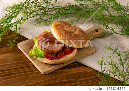 ベーグル コンフィチュール スイート パン 食事 128814581