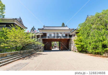 長野県上田市　快晴の上田城東虎口櫓門 128814608
