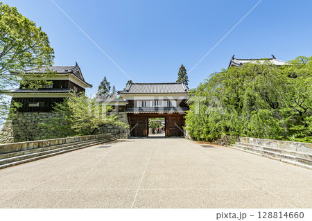 長野県上田市　快晴の上田城東虎口櫓門 128814660
