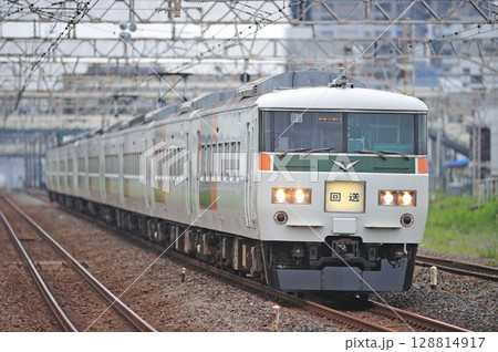 東海道本線　平塚　JR東日本　185系　B5編成（大宮）　回送 128814917