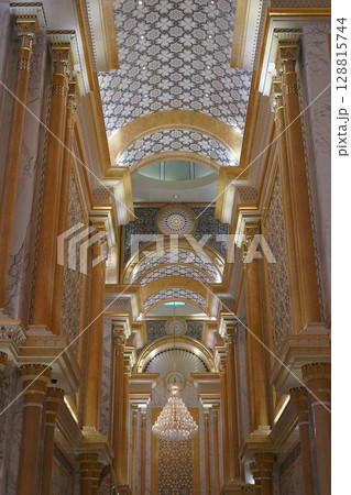 アブダビ　カスル・アル・ワタン 128815744