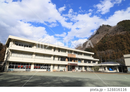 下仁田町自然史館(旧青倉小学校) 下仁田町自然史館(旧青倉小学校) 128816116