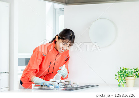 ハウスキーパー 女性 キッチン ハウスキーパー 女性 キッチン 128816226