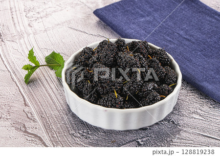Juicy sweet mulberry in the bowl Juicy sweet mulberry in the bowl 128819238