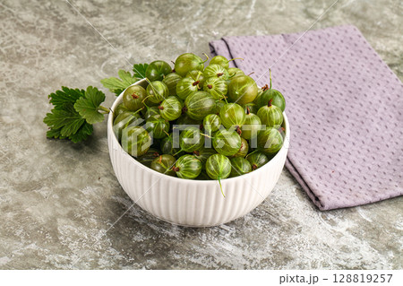 Ripe sweeet and juicy gooseberry 128819257