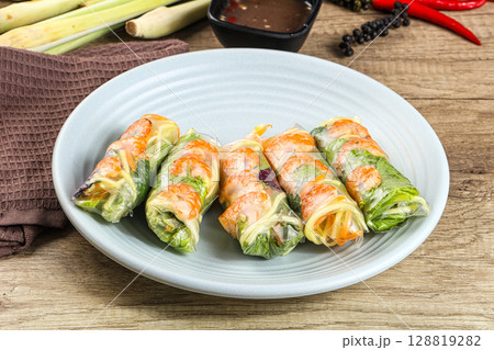 Vietnamese spring roll with prawn and mango Vietnamese spring roll with prawn and mango 128819282