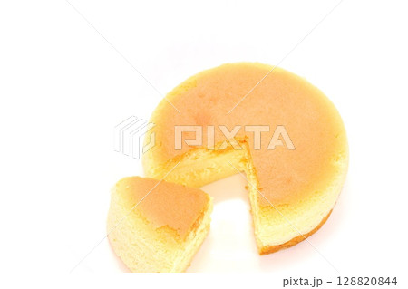 チーズケーキ　カット　断面　明るい背景 128820844