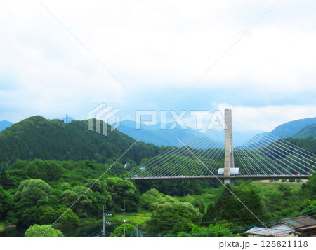 道の駅「尾瀬かたしな」から見える尾瀬大橋 道の駅「尾瀬かたしな」から見える尾瀬大橋 128821118