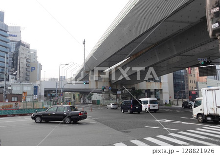 大阪難波 湊町南交差点 128821926