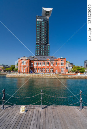 《福岡県》門司港レトロの街並み 《福岡県》門司港レトロの街並み 128823060