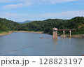 取水塔と橋 128823197