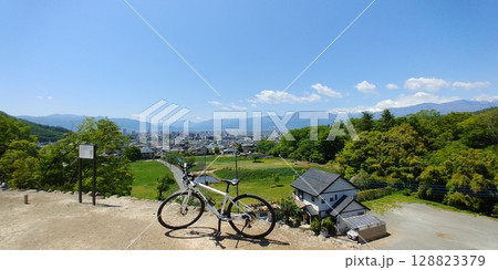 山梨県甲府市、竜華池からの眺望 山梨県甲府市、竜華池からの眺望 128823379