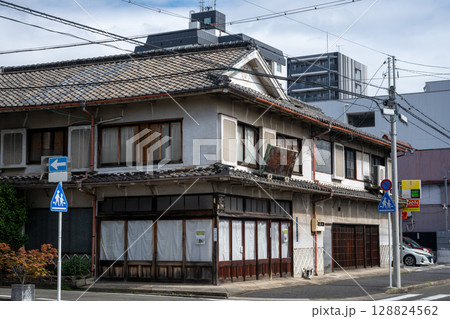 日本の愛知県名古屋市の古くてとても美しい建物 日本の愛知県名古屋市の古くてとても美しい建物 128824562
