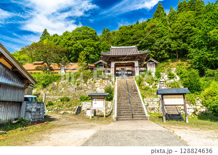 【世界遺産 石見銀山遺跡とその文化的景観】【重伝建】大森銀山 栄泉寺の山門 島根県大田市 【世界遺産 石見銀山遺跡とその文化的景観】【重伝建】大森銀山 栄泉寺の山門 島根県大田市 128824636