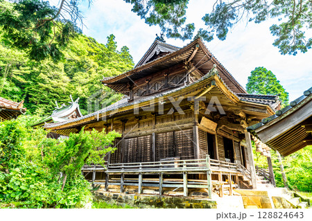 【世界遺産 石見銀山遺跡とその文化的景観】【重伝建】大森銀山　初夏の城上神社3　島根県大田市 128824643