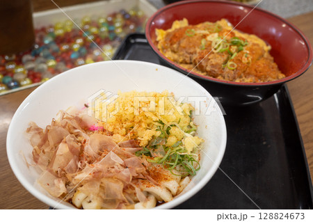 とても美味しい日本の三重県伊賀市のうどん とても美味しい日本の三重県伊賀市のうどん 128824673