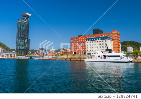 《福岡県》門司港レトロの街並み 《福岡県》門司港レトロの街並み 128824741