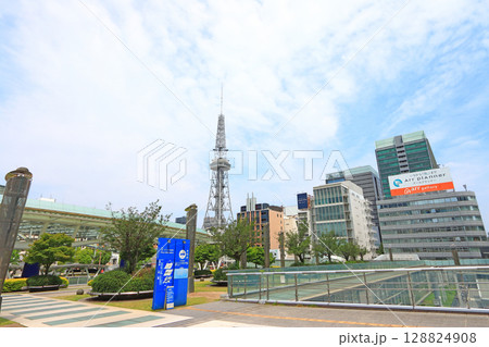 愛知県名古屋市、名古屋テレビ塔と水の宇宙船の風景 愛知県名古屋市、名古屋テレビ塔と水の宇宙船の風景 128824908