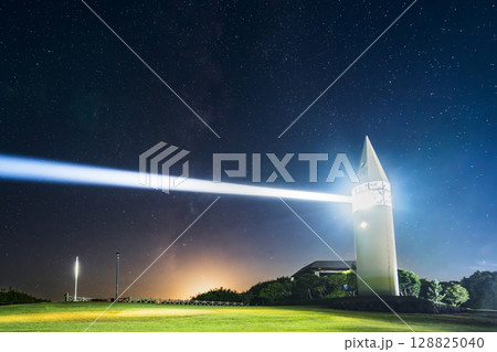 城ヶ島公園の安房埼灯台と星空【神奈川県・三浦市】 城ヶ島公園の安房埼灯台と星空【神奈川県・三浦市】 128825040