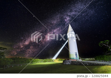 城ヶ島公園から見る天の川と安房埼灯台　観光イメージ【神奈川県・三浦市】 128825044
