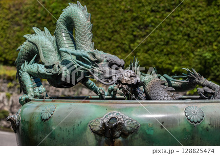 青銅の龍の手水舎 青銅の龍の手水舎 128825474