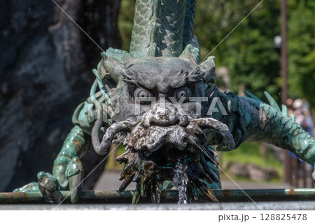 青銅の龍の手水舎 青銅の龍の手水舎 128825478