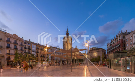 Panoramic day to night timelapse hyperlapse of Plaza de la Reina in Valencia, Spain. 128826530
