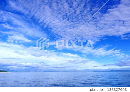 青い空と海と白い雲 青い空と海と白い雲 128827608