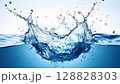 透明な水が跳ねる瞬間の美しいスプラッシュ 128828303