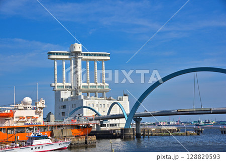 《愛知県》名古屋港ガーデンふ頭の風景　名古屋港ポートビル 128829593