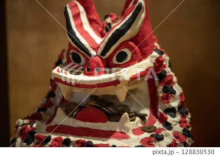 縁起物　獅子の置物 128830530