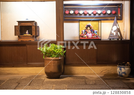 和のおもてなしが香る旅館の玄関 和のおもてなしが香る旅館の玄関 128830858