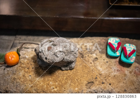 和のおもてなしが香る旅館の玄関 128830863