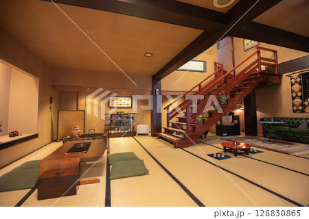 和のおもてなしが香る旅館の玄関 128830865