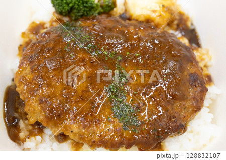 コンビニの美味しいハンバーグ丼弁当 コンビニの美味しいハンバーグ丼弁当 128832107