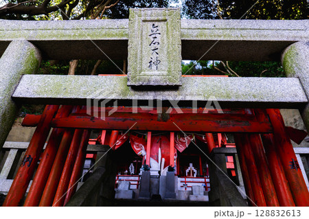 山口県下関市壇之浦町の立石稲荷神社 鳥居 山口県下関市壇之浦町の立石稲荷神社 鳥居 128832613