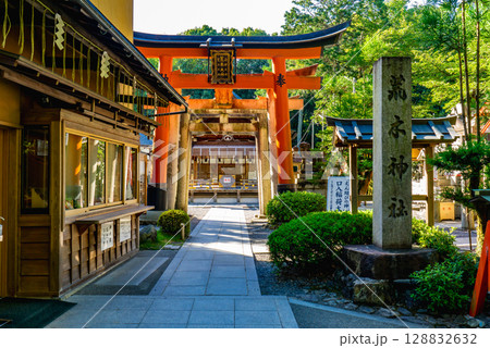 京都市伏見区の伏見稲荷大社　荒木神社 128832632