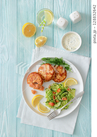 Hot Smoked salmon burgers, patties and coleslaw 128832642