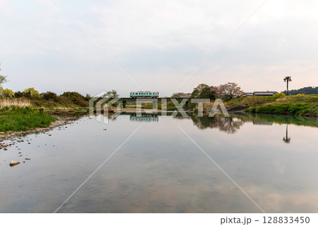 静岡県掛川市幡鎌　天竜浜名湖鉄道と沿線の風景 128833450